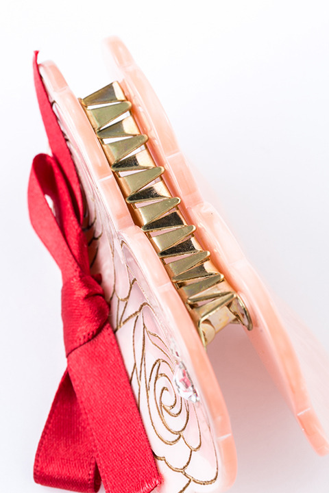 『魔法少女まどか☆マギカ』コラボレーションアイテム 鹿目まどかモデル ヘアクリップ／3,800円(税別)(C)Magica Quartet／Aniplex・Madoka Movie Project Rebellion