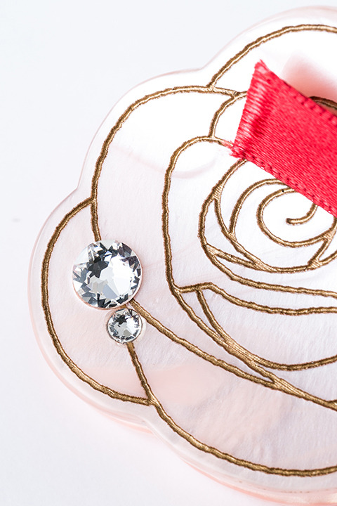 『魔法少女まどか☆マギカ』コラボレーションアイテム 鹿目まどかモデル ヘアクリップ／3,800円(税別)(C)Magica Quartet／Aniplex・Madoka Movie Project Rebellion