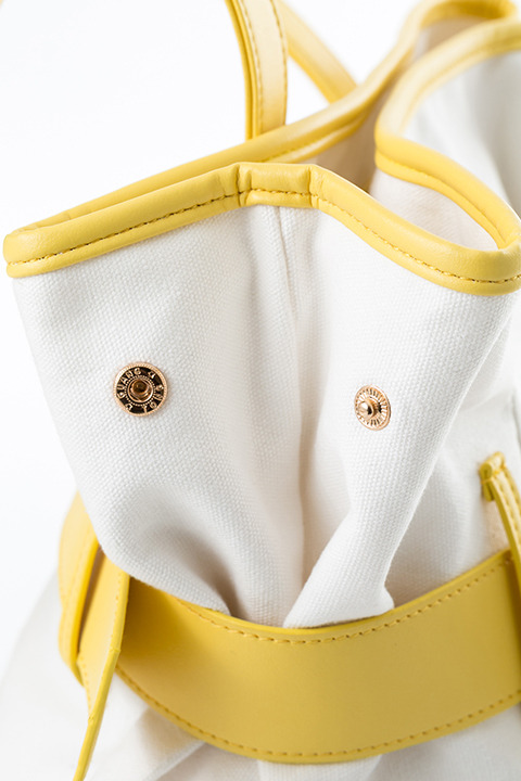 『魔法少女まどか☆マギカ』コラボレーションアイテム 巴マミモデル バッグ／10,800円(税別)(C)Magica Quartet／Aniplex・Madoka Movie Project Rebellion