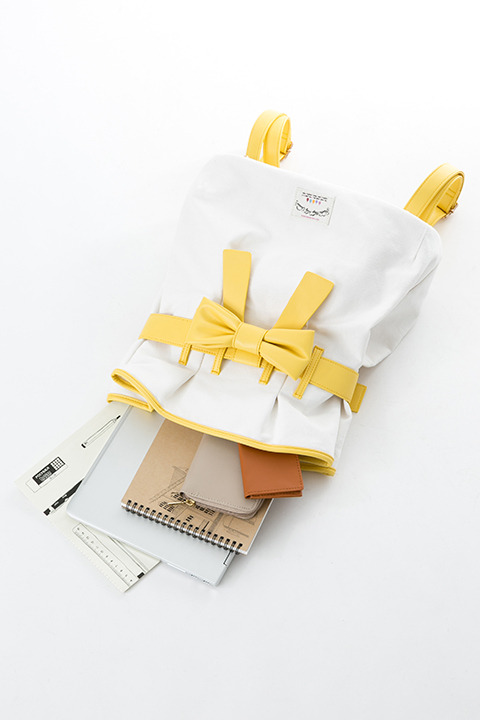 『魔法少女まどか☆マギカ』コラボレーションアイテム 巴マミモデル バッグ／10,800円(税別)(C)Magica Quartet／Aniplex・Madoka Movie Project Rebellion