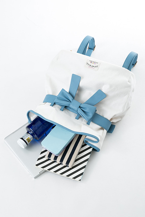 『魔法少女まどか☆マギカ』コラボレーションアイテム 美樹さやかモデル バッグ／10,800円(税別)(C)Magica Quartet／Aniplex・Madoka Movie Project Rebellion