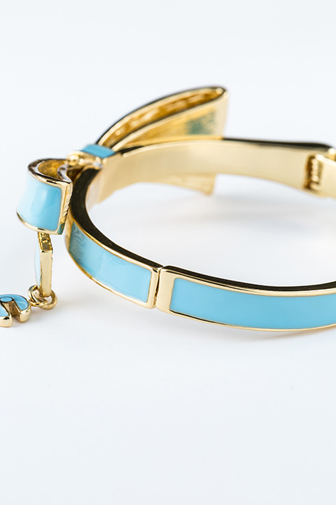 『魔法少女まどか☆マギカ』コラボレーションアイテム 美樹さやかモデル リボンバングル／4,500円(税別)(C)Magica Quartet／Aniplex・Madoka Movie Project Rebellion