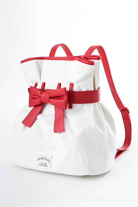 『魔法少女まどか☆マギカ』コラボレーションアイテム 佐倉杏子モデル バッグ／10,800円(税別)(C)Magica Quartet／Aniplex・Madoka Movie Project Rebellion