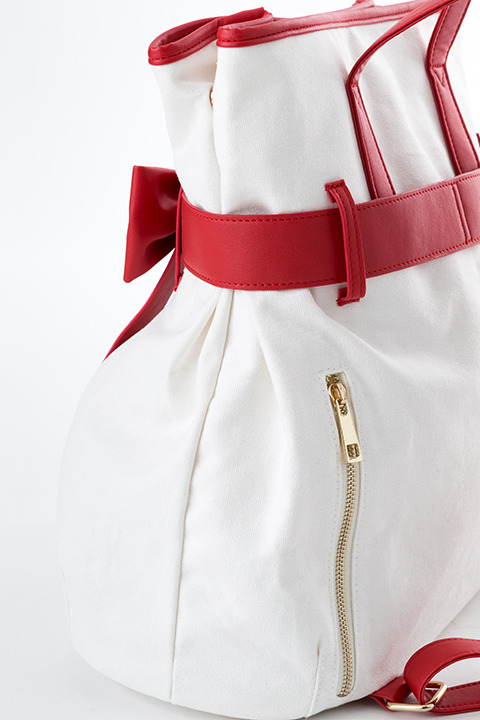 『魔法少女まどか☆マギカ』コラボレーションアイテム 佐倉杏子モデル バッグ／10,800円(税別)(C)Magica Quartet／Aniplex・Madoka Movie Project Rebellion