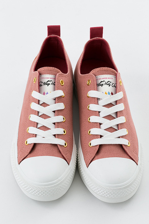 『魔法少女まどか☆マギカ』コラボレーションアイテム 佐倉杏子モデル スニーカー／9,800円(税別)(C)Magica Quartet／Aniplex・Madoka Movie Project Rebellion