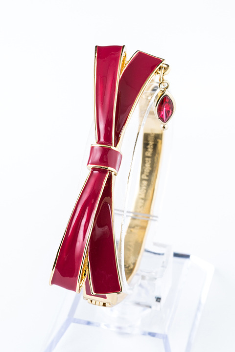 『魔法少女まどか☆マギカ』コラボレーションアイテム 佐倉杏子モデル リボンバングル／4,500円(税別)(C)Magica Quartet／Aniplex・Madoka Movie Project Rebellion