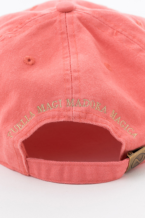 『魔法少女まどか☆マギカ』コラボレーションアイテム 佐倉杏子モデル キャップ／4,800円(税別)(C)Magica Quartet／Aniplex・Madoka Movie Project Rebellion