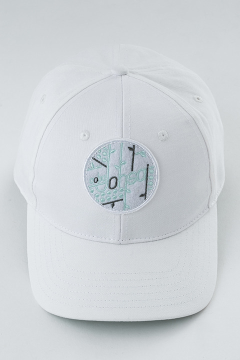 『ハイキュー!!』コラボレーションアイテム 青葉城西高校 モデル 帽子／5,000円(税別)(C)古舘春一／集英社・「ハイキュー!!3rd」製作委員会・MBS