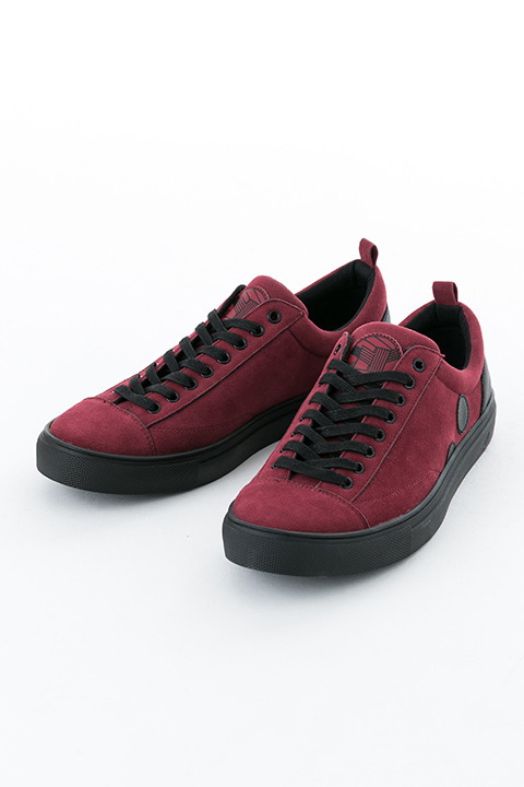 『ハイキュー!!』コラボレーションアイテム 音駒高校 モデル スニーカー／10,800円(税別)(C)古舘春一／集英社・「ハイキュー!!3rd」製作委員会・MBS