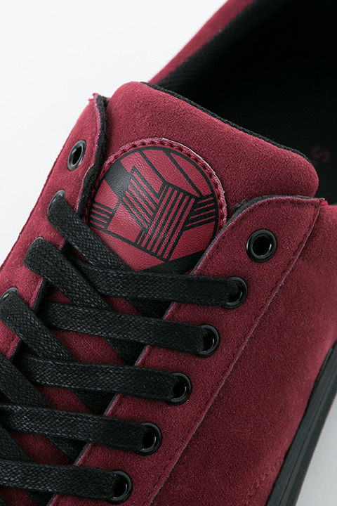 『ハイキュー!!』コラボレーションアイテム 音駒高校 モデル スニーカー／10,800円(税別)(C)古舘春一／集英社・「ハイキュー!!3rd」製作委員会・MBS