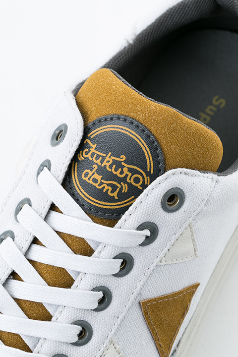 『ハイキュー!!』コラボレーションアイテム 梟谷学園高校 モデル スニーカー／10,800円(税別)(C)古舘春一／集英社・「ハイキュー!!3rd」製作委員会・MBS