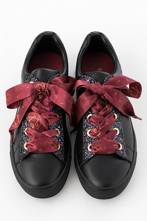 『鋼の錬金術師』コラボレーションアイテム エドワード・エルリック モデルスニーカー／10,800円(C)Hiromu Arakawa/SQUARE ENIX