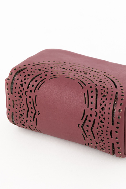 『鋼の錬金術師』コラボレーションアイテム エドワード・エルリック モデルポーチ／4,800円(税別)(C)Hiromu Arakawa/SQUARE ENIX