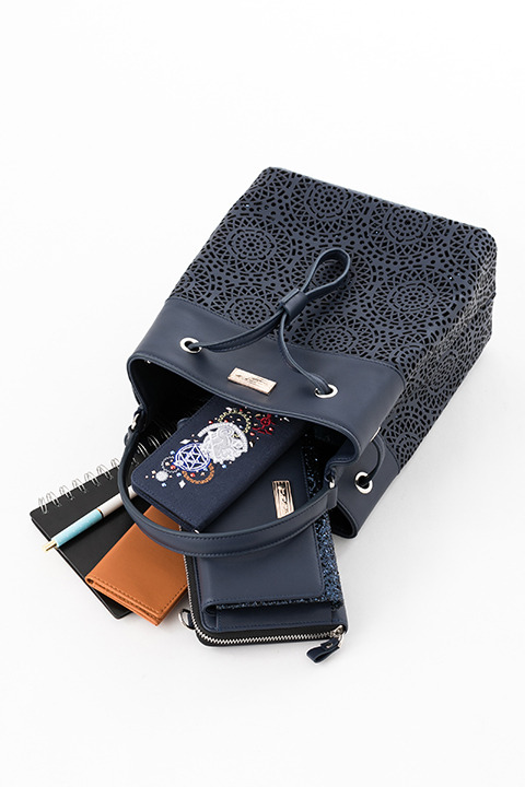 『鋼の錬金術師』コラボレーションアイテム ロイ・マスタング モデルバッグ／10,800円(C)Hiromu Arakawa/SQUARE ENIX