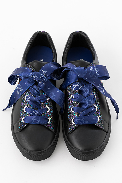 『鋼の錬金術師』コラボレーションアイテム ロイ・マスタング モデルスニーカー／10,800円(C)Hiromu Arakawa/SQUARE ENIX