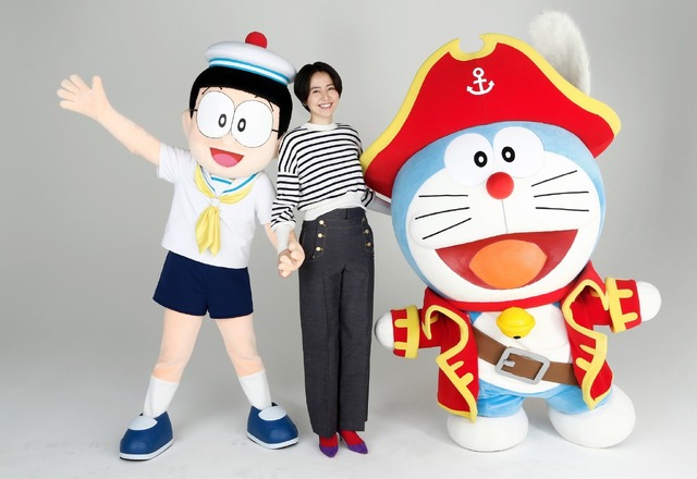 『映画ドラえもん のび太の宝島』長澤まさみ×ドラえもん×のび太(C)藤子プロ・小学館・テレビ朝日・シンエイ・ADK　2018