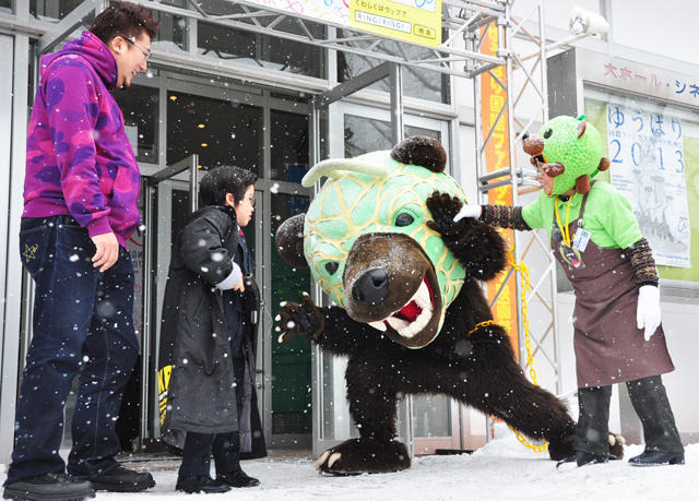 『コドモ警察』鈴木福くんVSご当地ゆるキャラ“メロン熊” in ゆうばり国際ファンタスティック映画祭