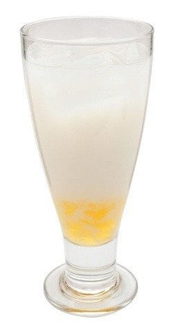 「セガコラボカフェ マギアレコード 魔法少女まどか☆マギカ外伝」ドリンク 600円（税込）由比鶴乃（乳酸飲料＋オレンジゼリー）(C)Magica Quartet/Aniplex・Magia Record Partners (C)SEGA