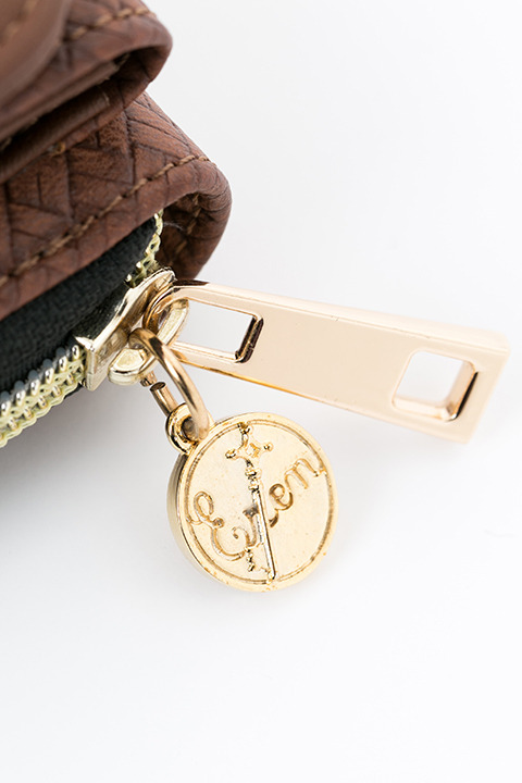 『進撃の巨人』コラボレーション エレン・イェーガー モデル お財布ショルダー 9,800円(税別)(C)諫山創・講談社／「進撃の巨人」製作委員会