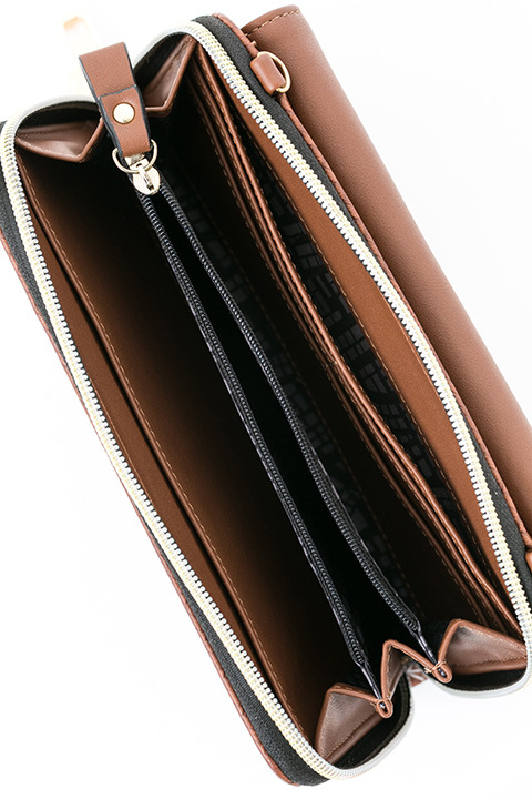 『進撃の巨人』コラボレーション エレン・イェーガー モデル お財布ショルダー 9,800円(税別)(C)諫山創・講談社／「進撃の巨人」製作委員会