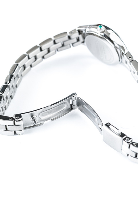 『進撃の巨人』コラボレーション リヴァイ モデル 腕時計 14,800円(税別)(C)諫山創・講談社／「進撃の巨人」製作委員会