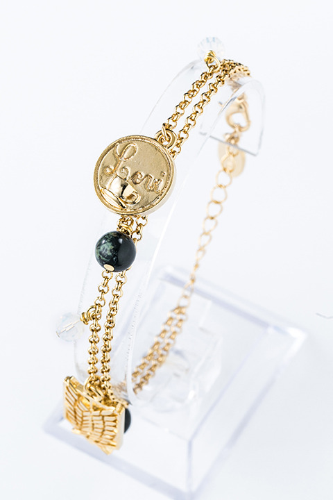 『進撃の巨人』コラボレーション リヴァイ モデル ブレスレット 6,800円(税別)(C)諫山創・講談社／「進撃の巨人」製作委員会