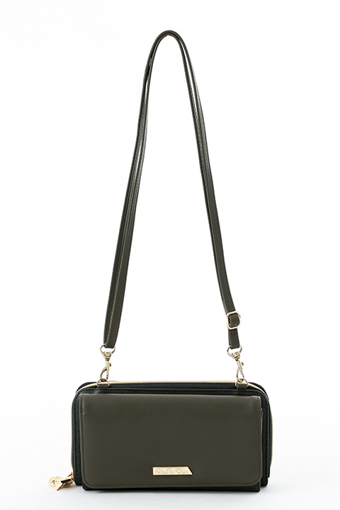 『進撃の巨人』コラボレーション リヴァイ モデル お財布ショルダー 9,800円(税別)(C)諫山創・講談社／「進撃の巨人」製作委員会