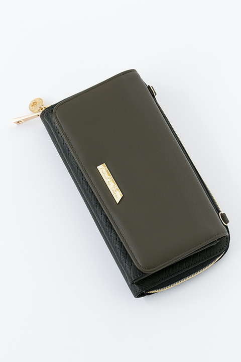 『進撃の巨人』コラボレーション リヴァイ モデル お財布ショルダー 9,800円(税別)(C)諫山創・講談社／「進撃の巨人」製作委員会