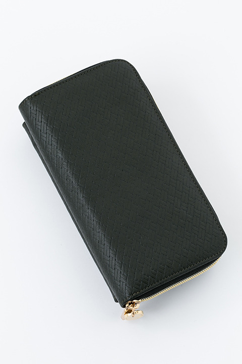 『進撃の巨人』コラボレーション リヴァイ モデル お財布ショルダー 9,800円(税別)(C)諫山創・講談社／「進撃の巨人」製作委員会