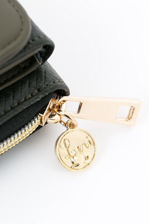 『進撃の巨人』コラボレーション リヴァイ モデル お財布ショルダー 9,800円(税別)(C)諫山創・講談社／「進撃の巨人」製作委員会