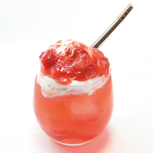 「てめーらァァァ！それでも銀魂ついてんのかァァァ！！！」銀さんのいちごドリンク（500円）(C)空知英秋／集英社・テレビ東京・電通・BNP・アニプレックス