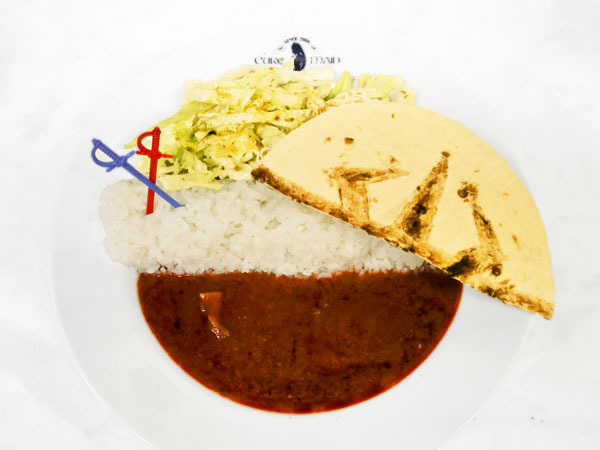 『オーバーロードII』カフェ アインズの重課金カレー　無課金バージョン 　￥1,000＋税(C)丸山くがね・KADOKAWA刊／オーバーロード2製作委員会