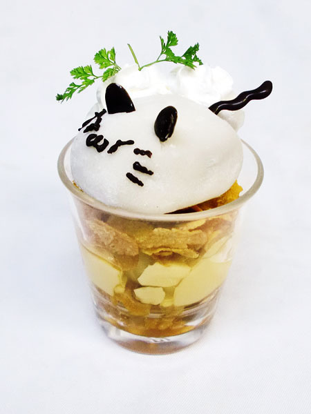 『オーバーロードII』カフェ ハムスケパフェ 　￥700＋税(C)丸山くがね・KADOKAWA刊／オーバーロード2製作委員会