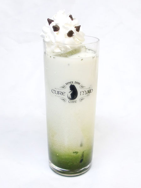 『オーバーロードII』カフェ ドリンク ユリ ￥500＋税(C)丸山くがね・KADOKAWA刊／オーバーロード2製作委員会