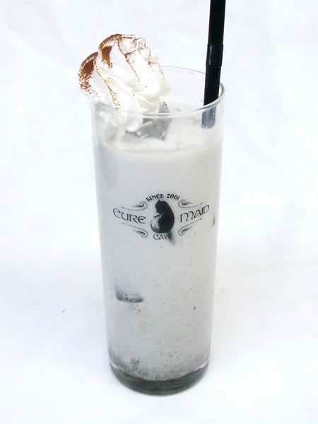 『オーバーロードII』カフェ ドリンク ナーベラル ￥500＋税(C)丸山くがね・KADOKAWA刊／オーバーロード2製作委員会