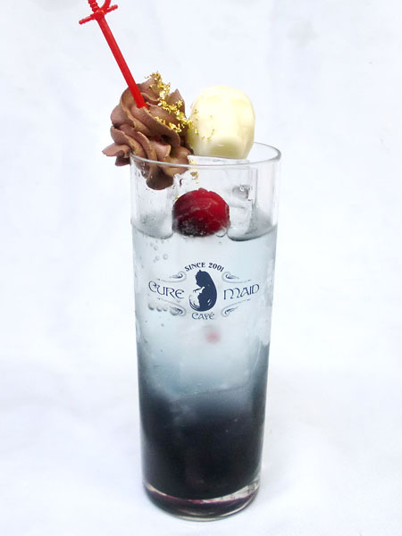 『オーバーロードII』カフェ スペシャルドリンク アインズ ￥500＋税(C)丸山くがね・KADOKAWA刊／オーバーロード2製作委員会