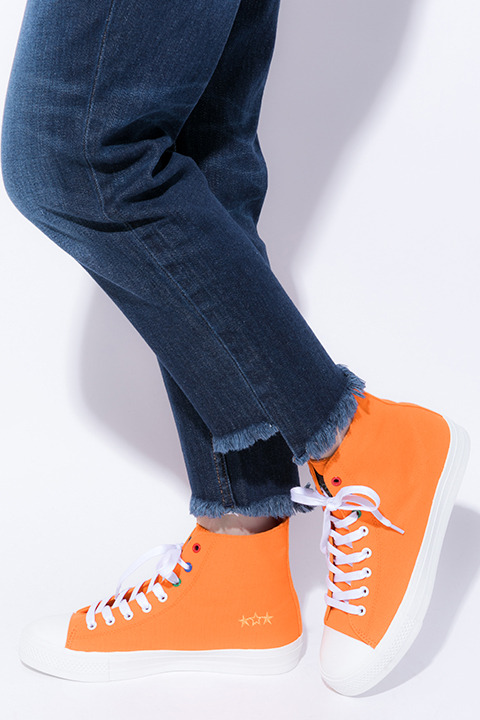 『アイドルマスター SideM』コラボレーションDRAMATIC STARSスニーカー 9,800円(税別)(C)BNEI／PROJECT SideM