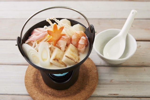 『鬼灯の冷徹』コラボカフェ『八寒の豆乳鍋』～たまには豚肉も食べたいよう～ 1,200円(C)江口夏美・講談社／「鬼灯の冷徹」第弐期製作委員会