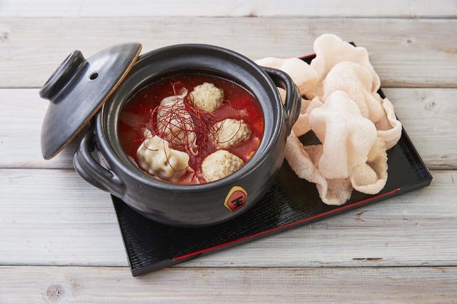 『鬼灯の冷徹』コラボカフェ『地獄の王 鬼灯に何でも任せて作ったスープ』～もう少し辛さと威厳がほしいかも～ 1,200円(C)江口夏美・講談社／「鬼灯の冷徹」第弐期製作委員会