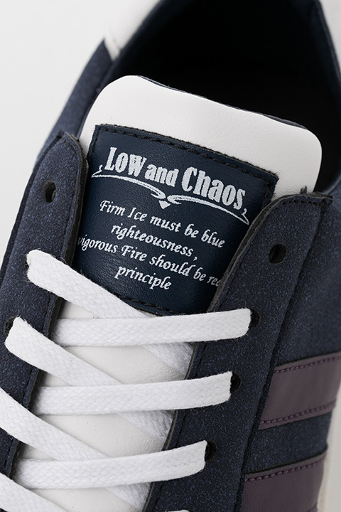 『K RETURN OF KINGS』コラボレーションアイテム 伏見猿比古モデル スニーカー9,800円(税別)(C)GoRA・GoHands／k-project