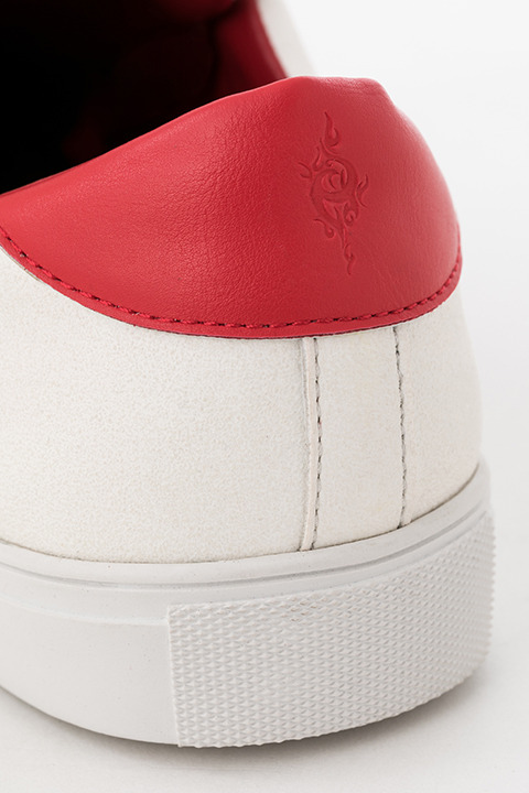 『K RETURN OF KINGS』コラボレーションアイテム 八田美咲モデル スニーカー9,800円(税別)(C)GoRA・GoHands／k-project