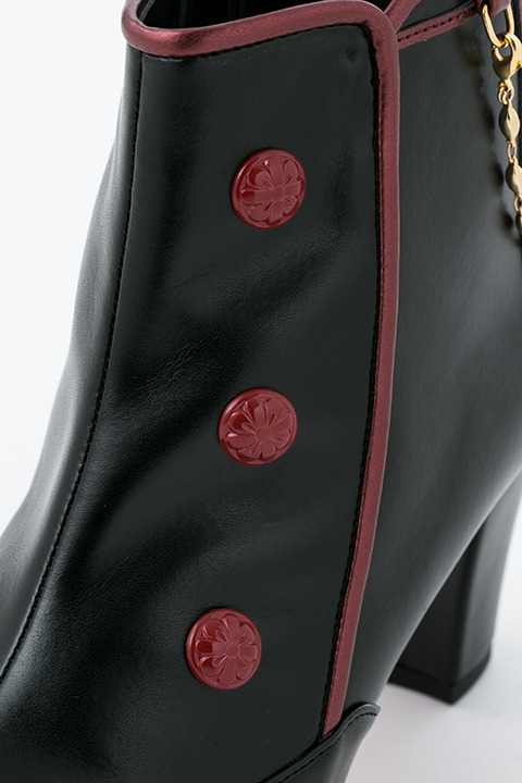 『D.Gray-man HALLOW』コラボレーションアイテム ブーティ／19,800円(税別)(C)星野桂／集英社・D.Gray-man製作委員会