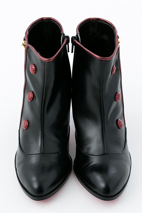 『D.Gray-man HALLOW』コラボレーションアイテム ブーティ／19,800円(税別)(C)星野桂／集英社・D.Gray-man製作委員会