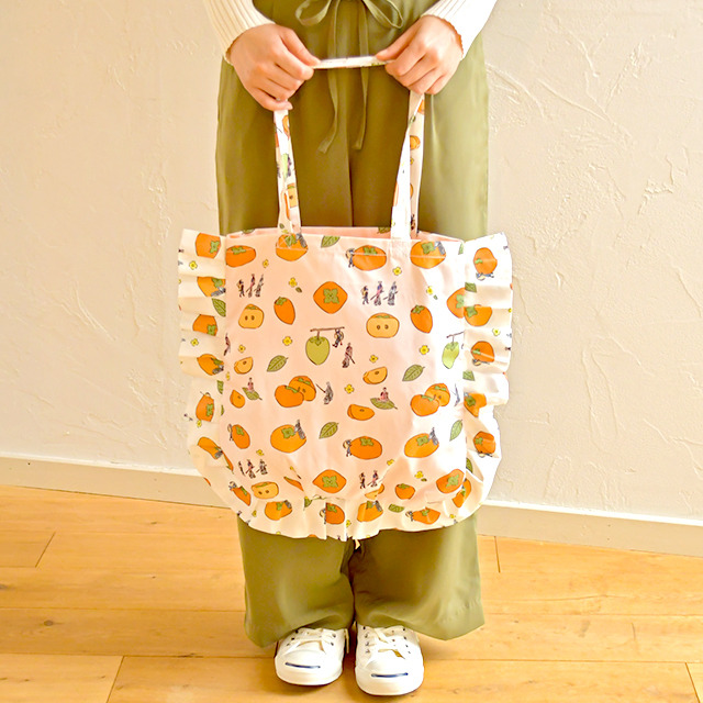 「フリルトート（3500円・税別／全3種）」（C）2015-2018 DMM GAMES/Nitroplus