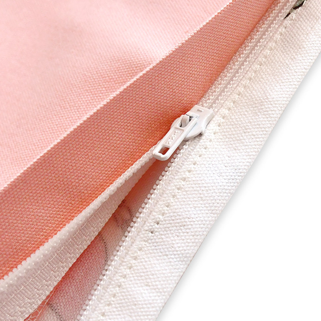 「クッションカバー（2800円・税別／全3種）」（C）2015-2018 DMM GAMES/Nitroplus