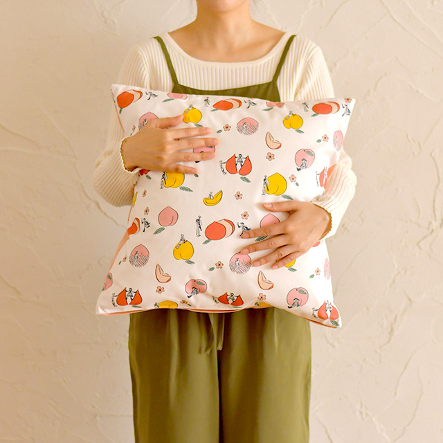 「クッションカバー（2800円・税別／全3種）」（C）2015-2018 DMM GAMES/Nitroplus