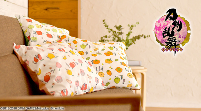 「クッションカバー（2800円・税別／全3種）」（C）2015-2018 DMM GAMES/Nitroplus