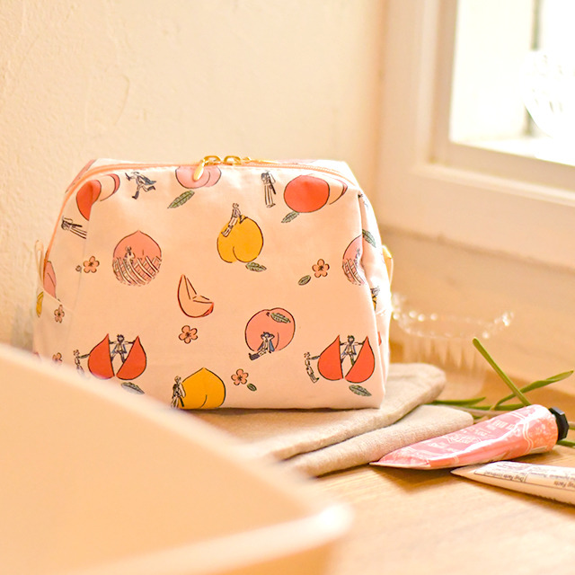 「トラペーズポーチ（2500円・税別／全3種）」（C）2015-2018 DMM GAMES/Nitroplus