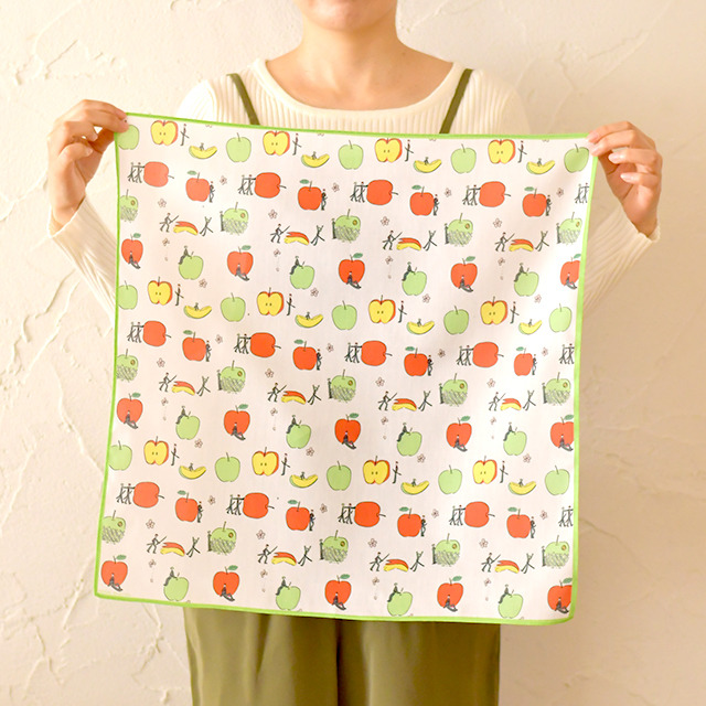 「バンダナ（1800円・税別／全3種）」（C）2015-2018 DMM GAMES/Nitroplus