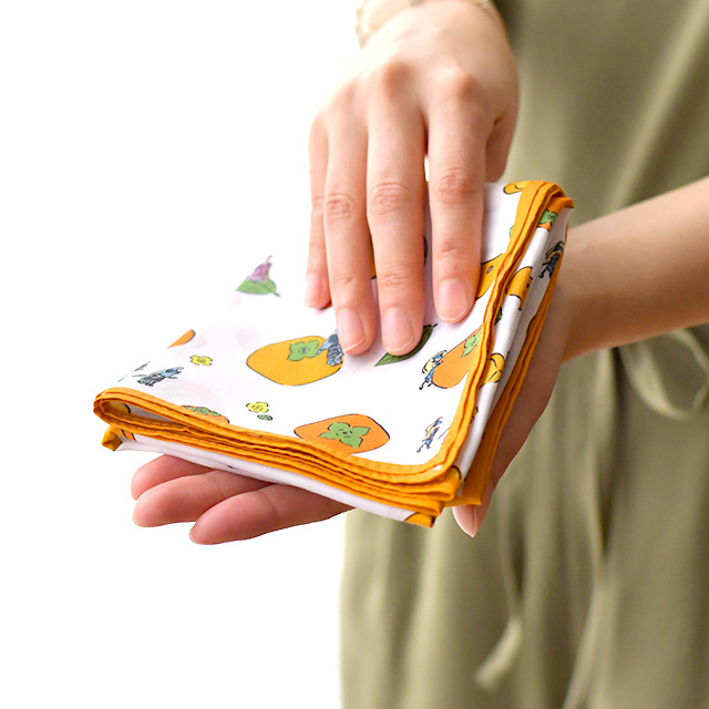 「バンダナ（1800円・税別／全3種）」（C）2015-2018 DMM GAMES/Nitroplus